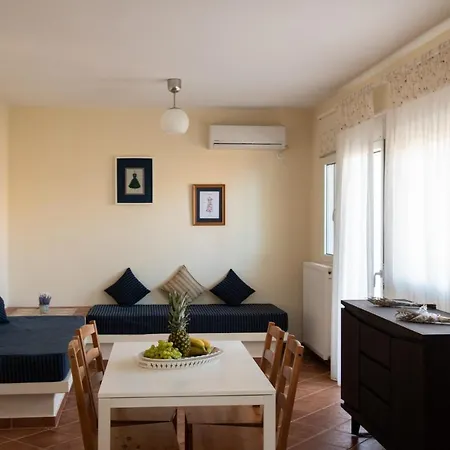 דירה Erato Tsoukaládhes