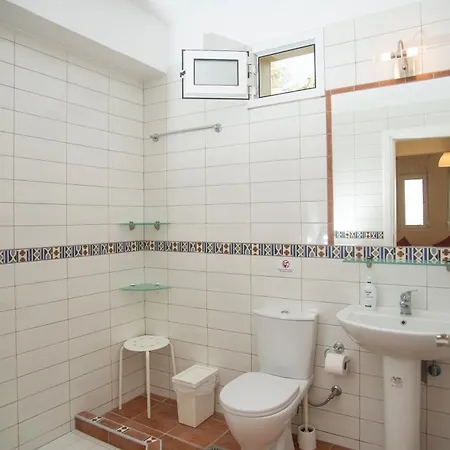 דירה Erato Tsoukaládhes