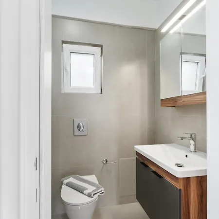 דירה Erato Tsoukaládhes