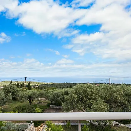 דירה Erato Tsoukaládhes