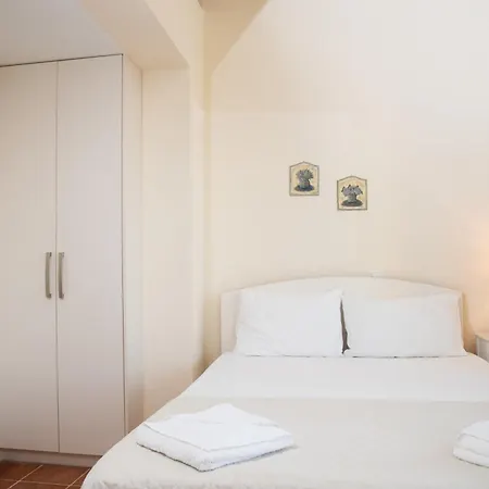 Erato * Tsoukaládhes